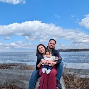 Ayesha, Famille à Pickering