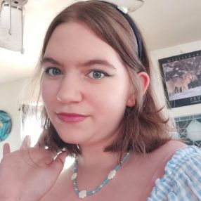 Amethyst, Babysitter in Parksville