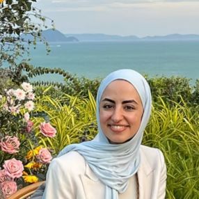 Azadeh, Babysitter in Surrey