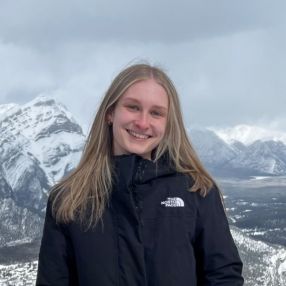 Alexis, Babysitter in Winnipeg