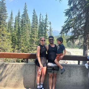 Parwez, Famille à St. Albert