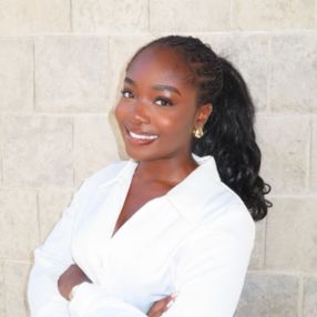 Eniola, Babysitter à London