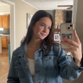 Chloe, Babysitter in Tillsonburg