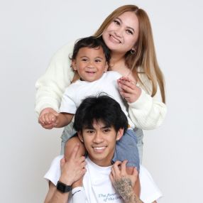 Aron, Family in Innisfail