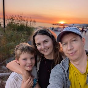 Nikolay, Famille à West Vancouver