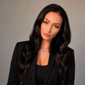 Taylor, Babysitter in Edmonton