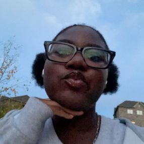 Leeza, Babysitter à Courtice