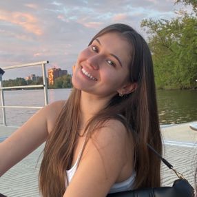 Amelie, Babysitter in Laval
