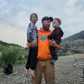Taylor, Family in Trail