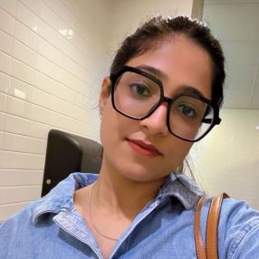 Simar, Babysitter à Surrey