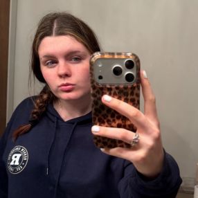 Karlie, Babysitter in Renfrew
