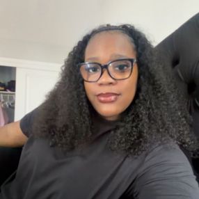 Livinidy, Babysitter in Welland