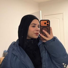 Haneen, Babysitter in London
