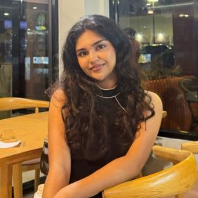 Divya, Babysitter à Oakville