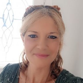 Mary, Babysitter in Welland