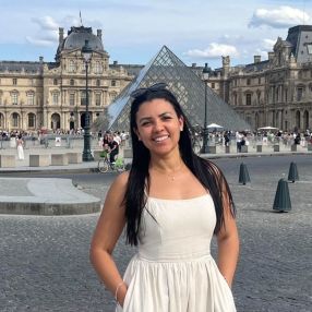 Mayara, Babysitter in Vaughan