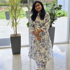 Amruta, Famille à Ajax