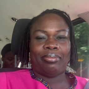 Eyamba, Babysitter à Surrey