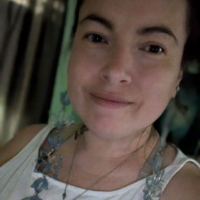 Naudia, Babysitter à Winnipeg