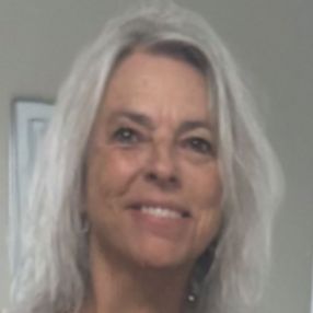 Betty, Babysitter in Cochrane