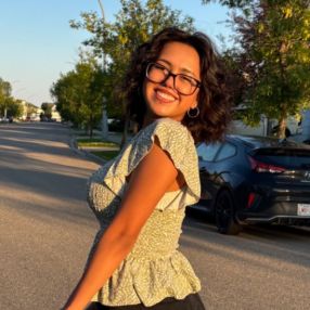 Chloe, Babysitter in Leduc