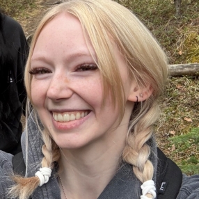 Alexis, Babysitter à Grande Prairie