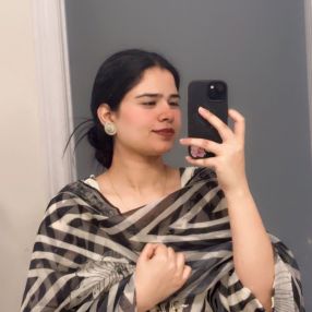 Anureet, Babysitter à Surrey