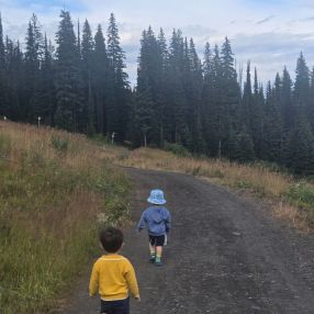 완주, Family in Kelowna