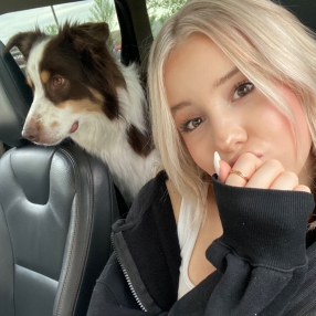 Abi, Babysitter à Sherwood Park