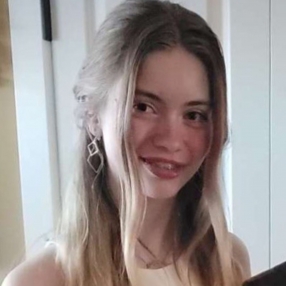 Jo, Babysitter in Innisfail