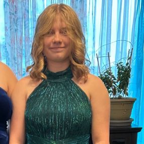 Brenda, Babysitter in Steinbach