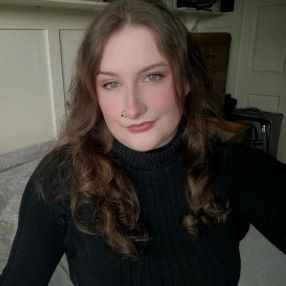 Seneth, Babysitter in Surrey