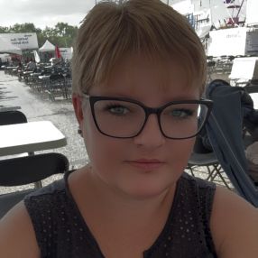 Amaris, Babysitter à Lethbridge