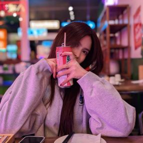 Gigi, Babysitter à Vancouver