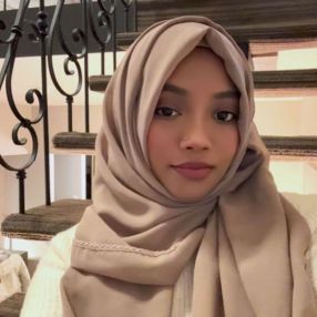Kashfia, Babysitter in Ajax