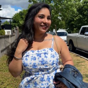 Krishika, Babysitter à Langley Township