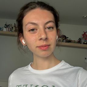 Ariane, Babysitter à Delson