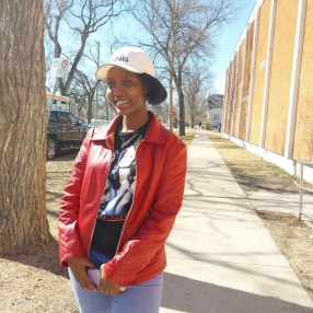 Esther, Babysitter à Winnipeg