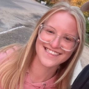 Brooke, Babysitter à Medicine Hat