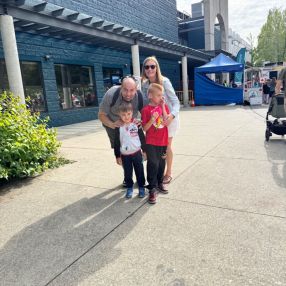 Damien, Famille à Maple Ridge