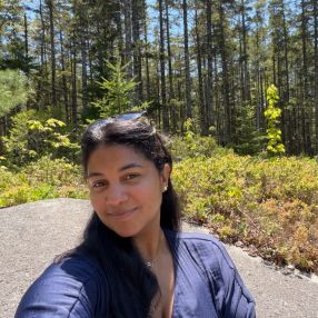 Génesis, Babysitter in Halifax