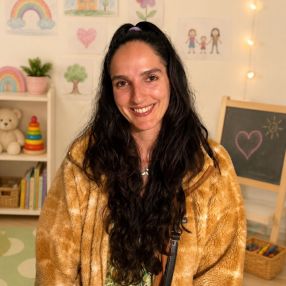 Asli, Babysitter in Vancouver