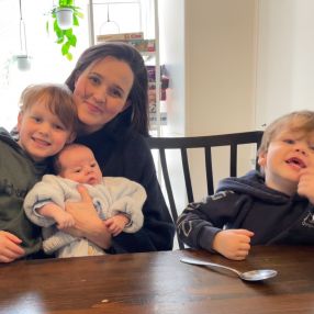 Avaline, Famille à Peterborough