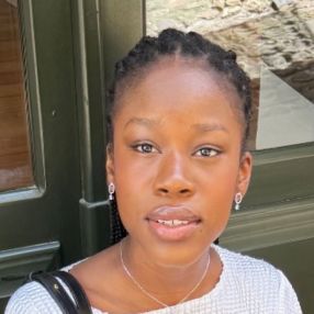 Fedia, Babysitter à Westmount