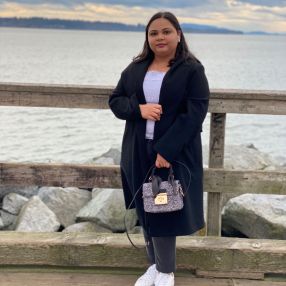 Komal, Babysitter à Kelowna