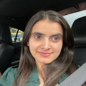 Yashika, Babysitter à Lethbridge