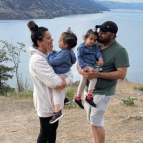 Raman, Famille à Kelowna