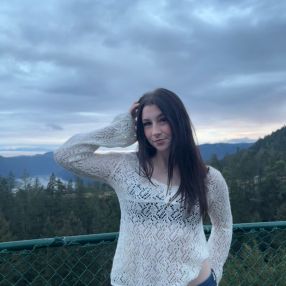 Pria, Babysitter in Cowichan Valley