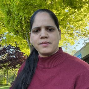 Poonam, Babysitter à Courtenay