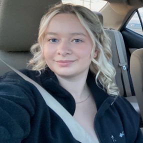 Kadence, Babysitter à Winnipeg